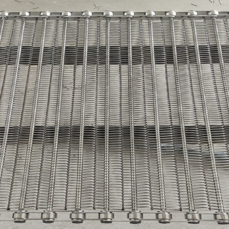 不銹鋼網帶生銹的解決辦法以及不銹鋼網帶表面鈍化膜的影響因素